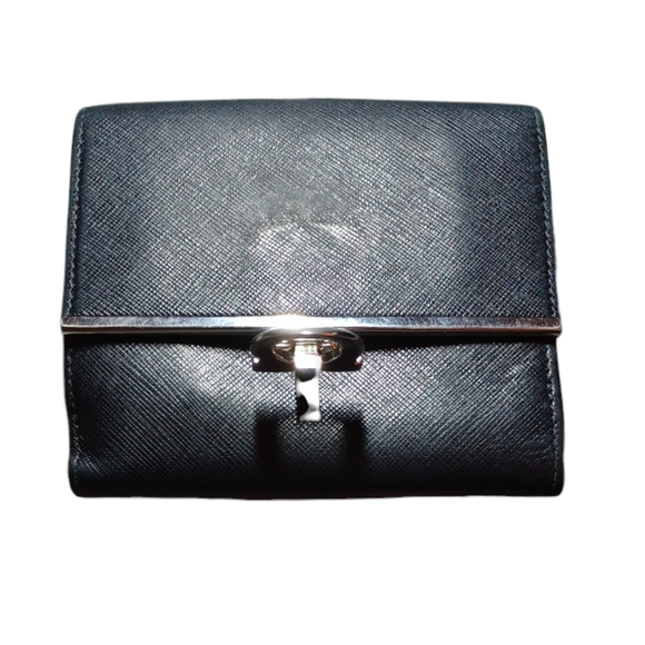 ♣️SALVATORE FERRAGAMO SAFFIANO LEATHER GANCINI WALLET - Picture 3 of 13